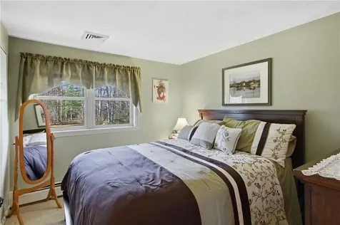 11 Wendy Lane South Kingstown RI 02879