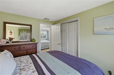 11 Wendy Lane South Kingstown RI 02879