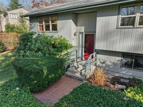 11 Wendy Lane South Kingstown RI 02879