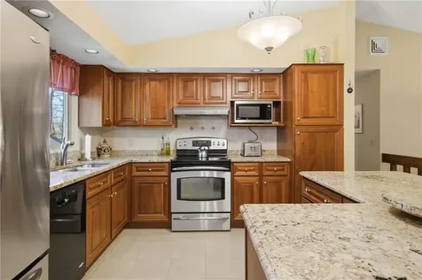 11 Wendy Lane South Kingstown RI 02879