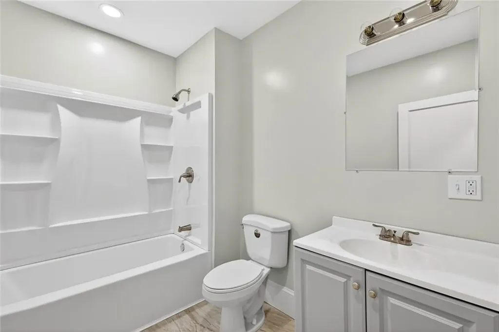 41 43 Rounds Avenue Providence RI 02907