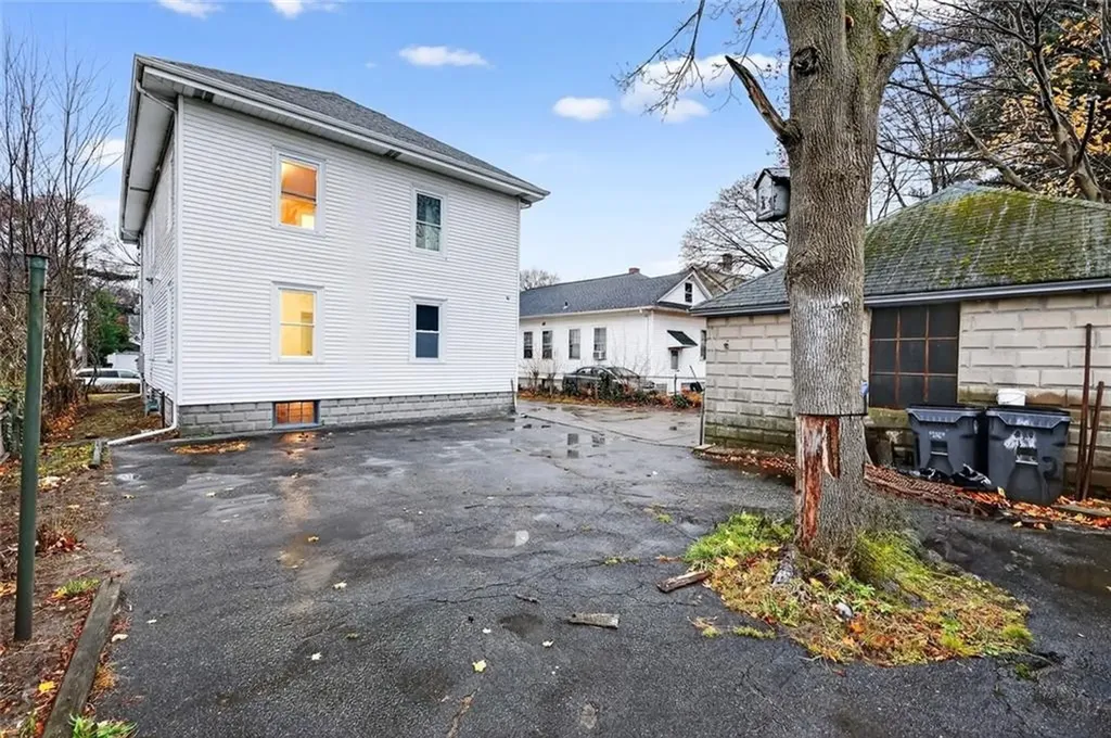 41 43 Rounds Avenue Providence RI 02907