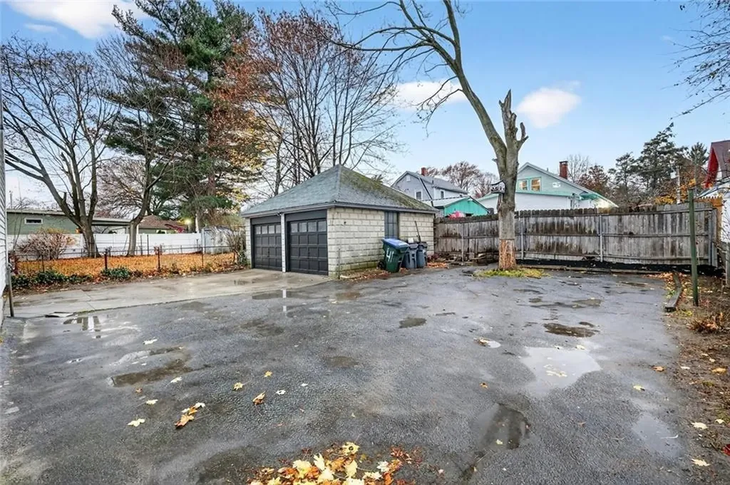 41 43 Rounds Avenue Providence RI 02907