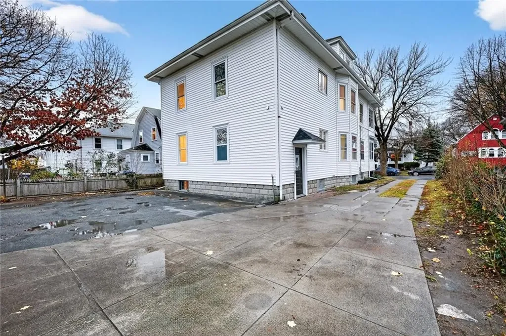 41 43 Rounds Avenue Providence RI 02907