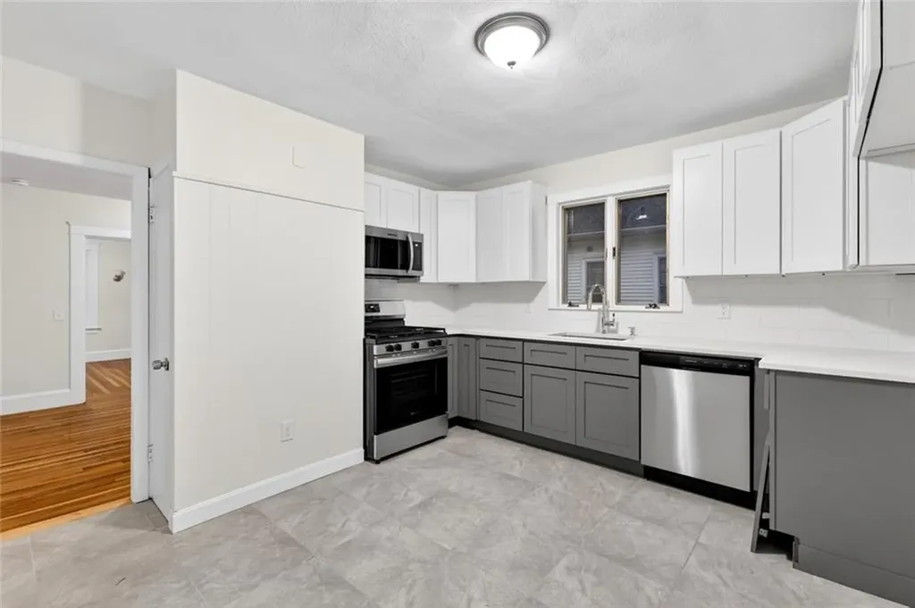 41 43 Rounds Avenue Providence RI 02907