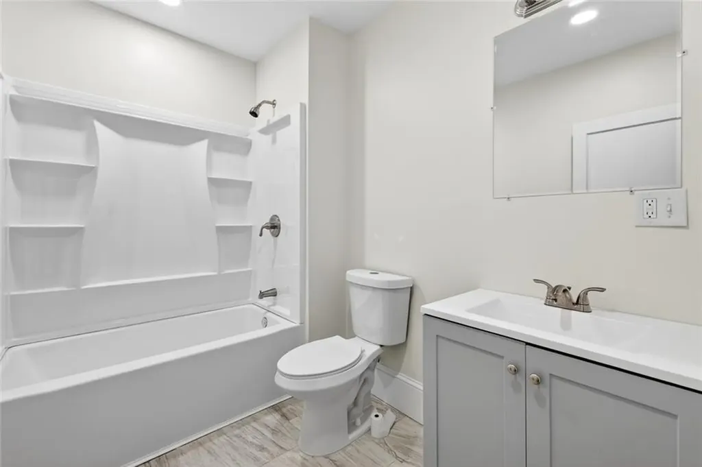 41 43 Rounds Avenue Providence RI 02907