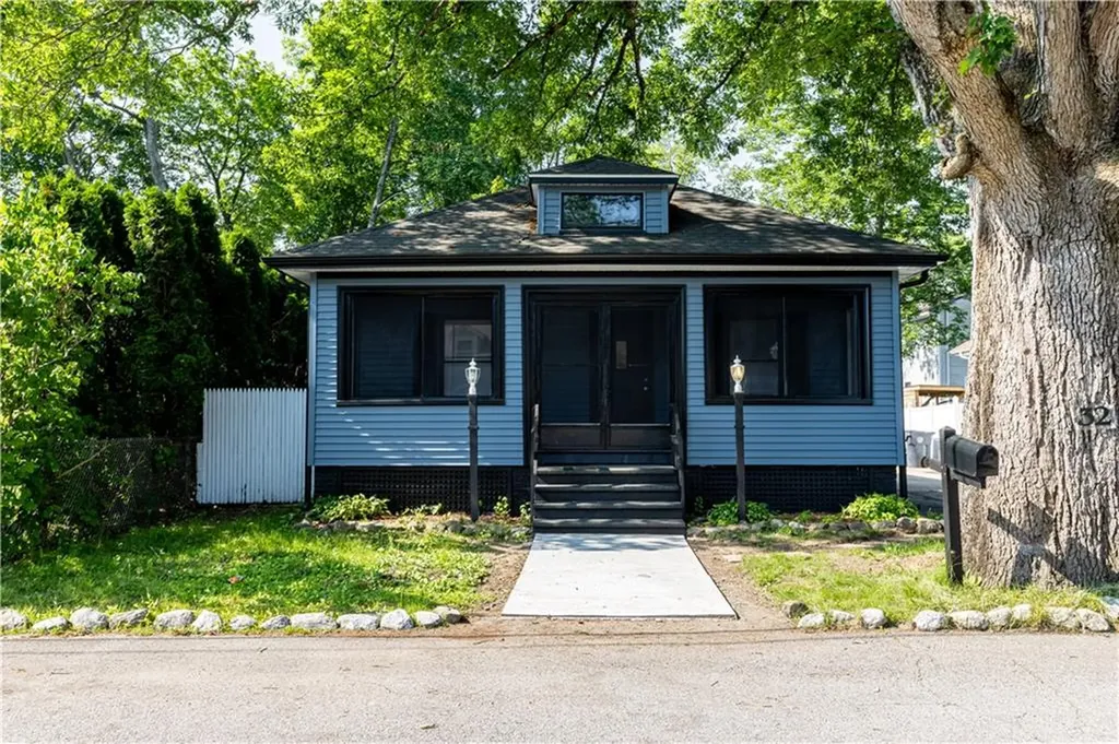 32 Sykes Street Warwick RI 02886