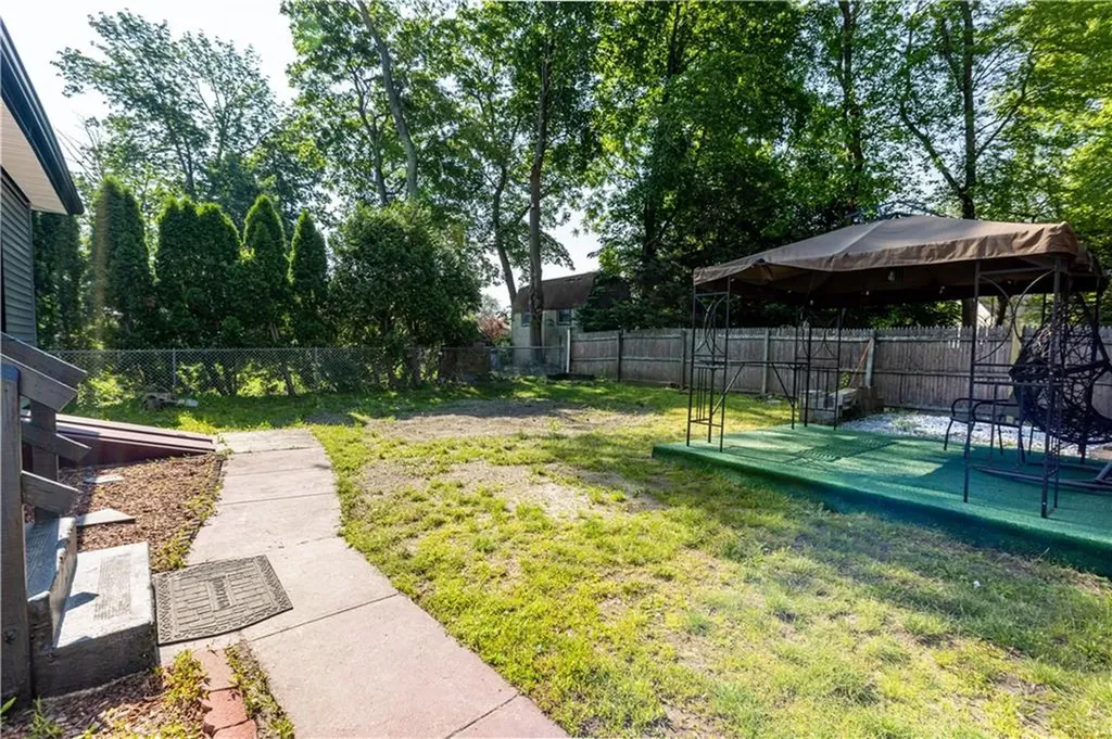 32 Sykes Street Warwick RI 02886