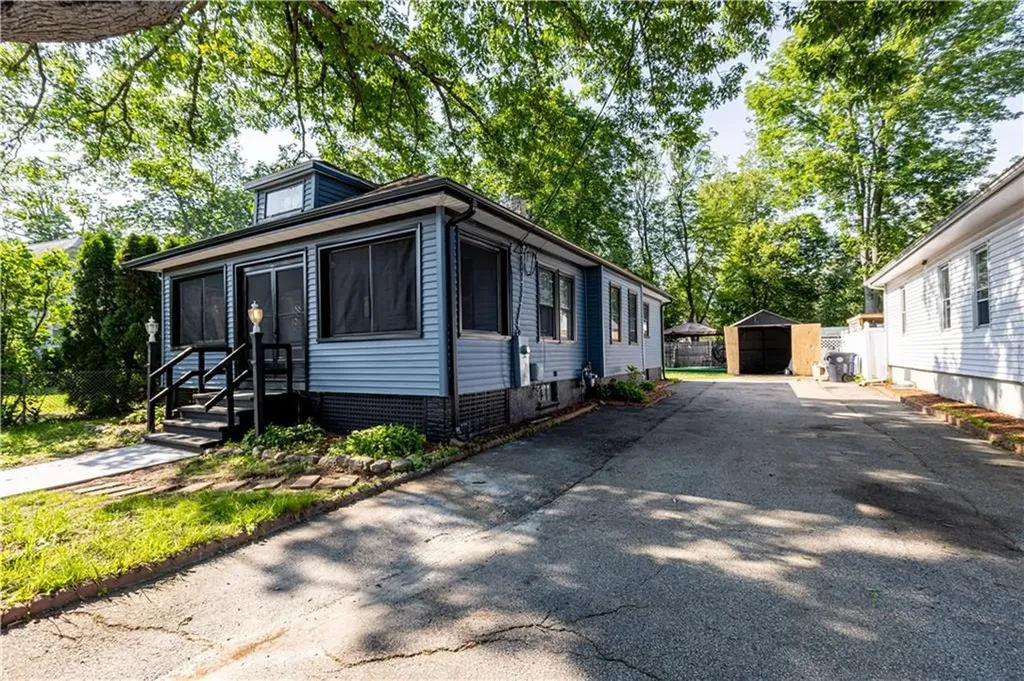 32 Sykes Street Warwick RI 02886