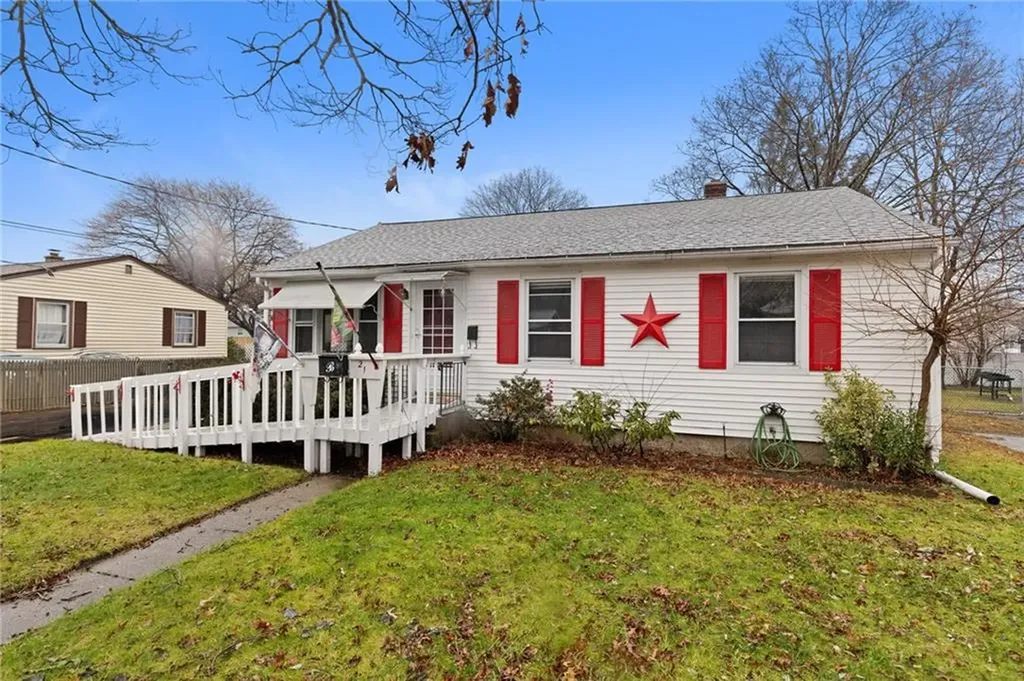 21 Helen Avenue Coventry RI 02816