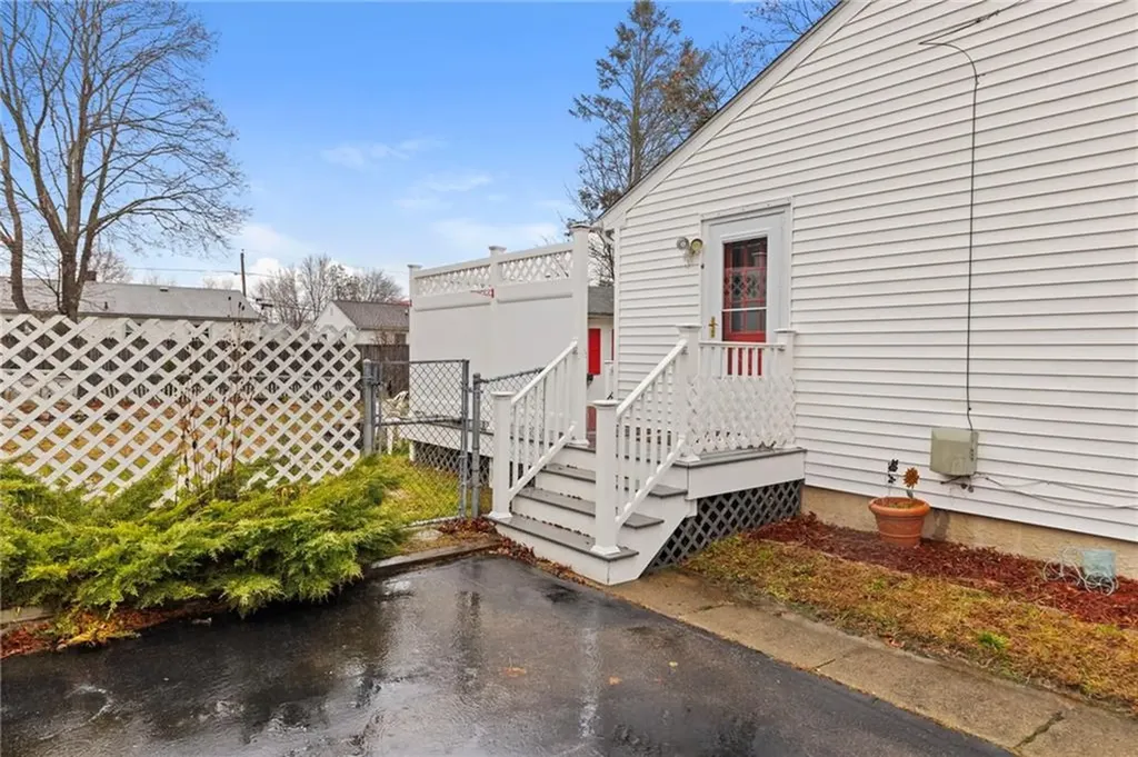 21 Helen Avenue Coventry RI 02816