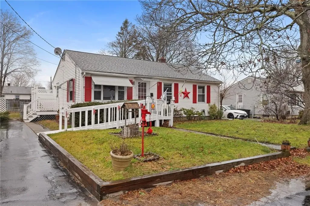 21 Helen Avenue Coventry RI 02816