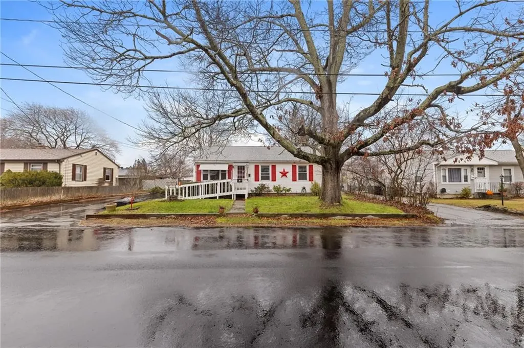 21 Helen Avenue Coventry RI 02816