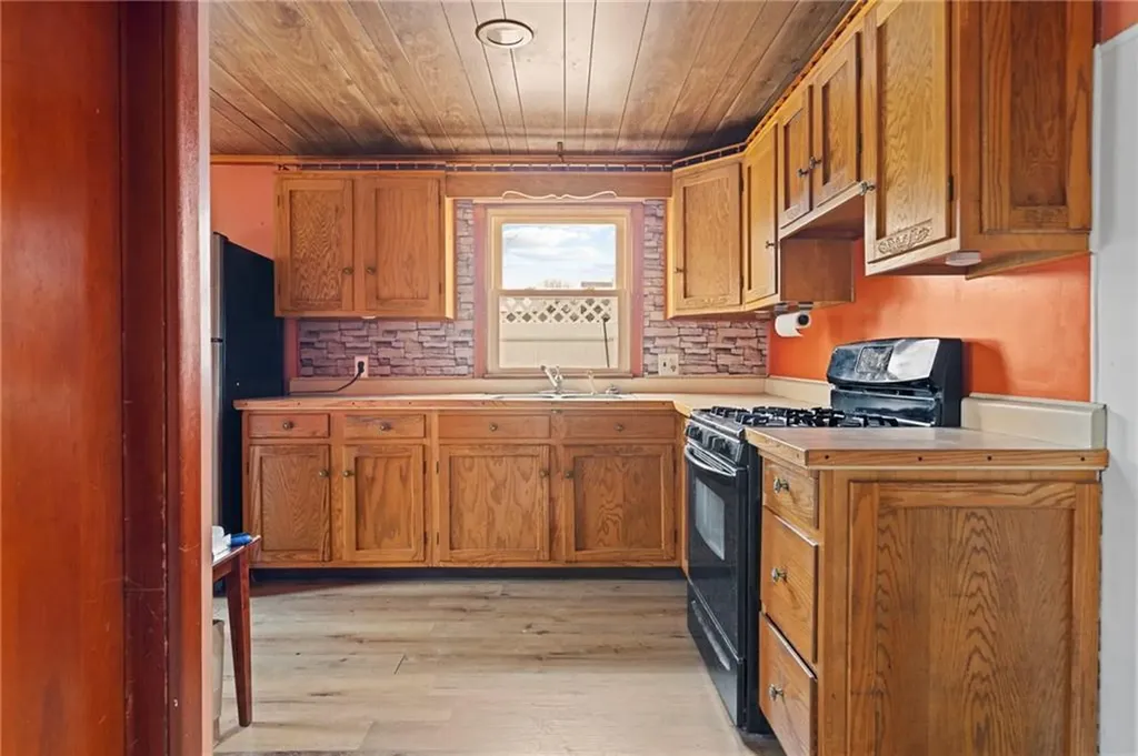 21 Helen Avenue Coventry RI 02816