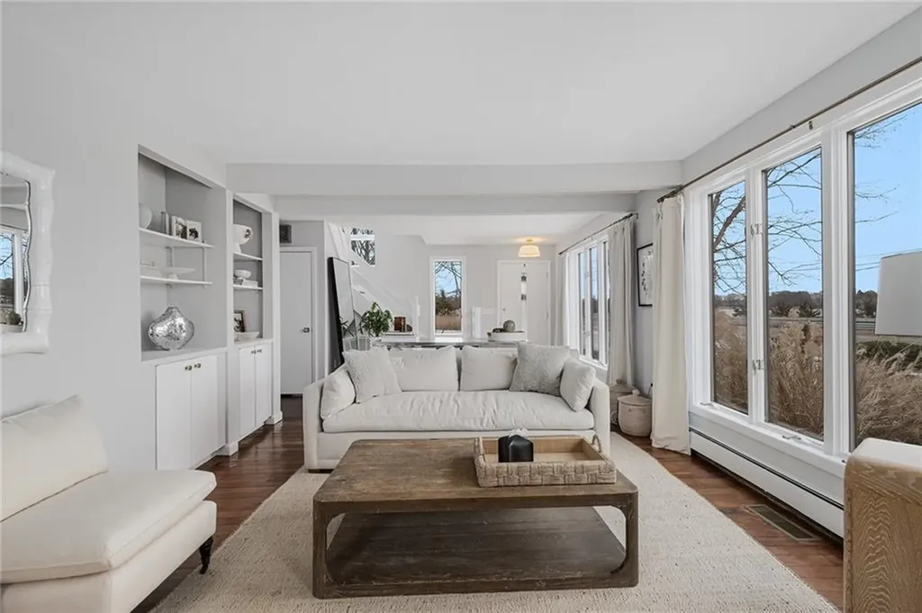 1705 Wampanoag Trail Barrington RI 02806