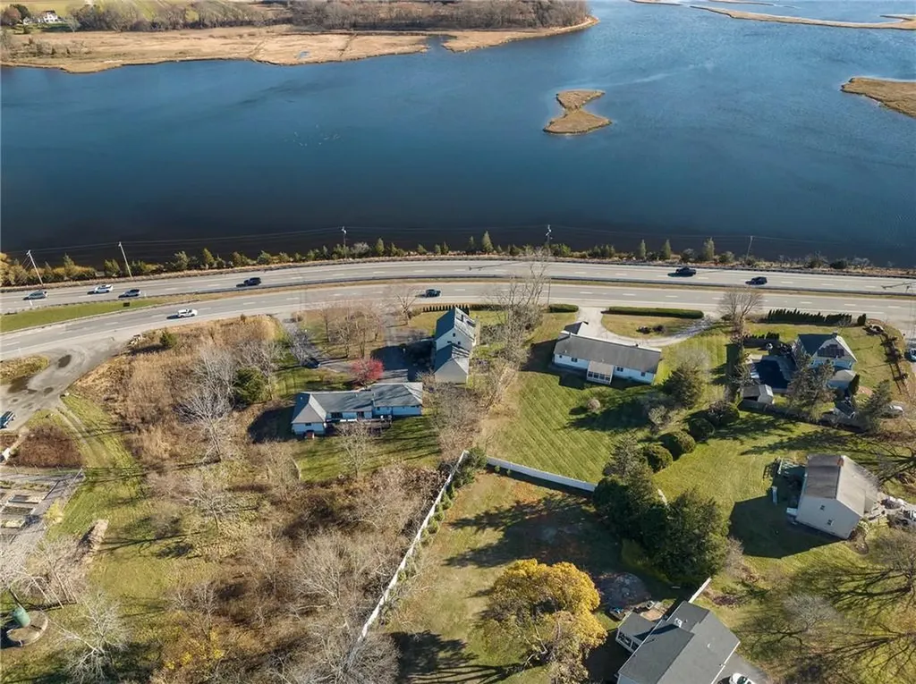 1705 Wampanoag Trail Barrington RI 02806