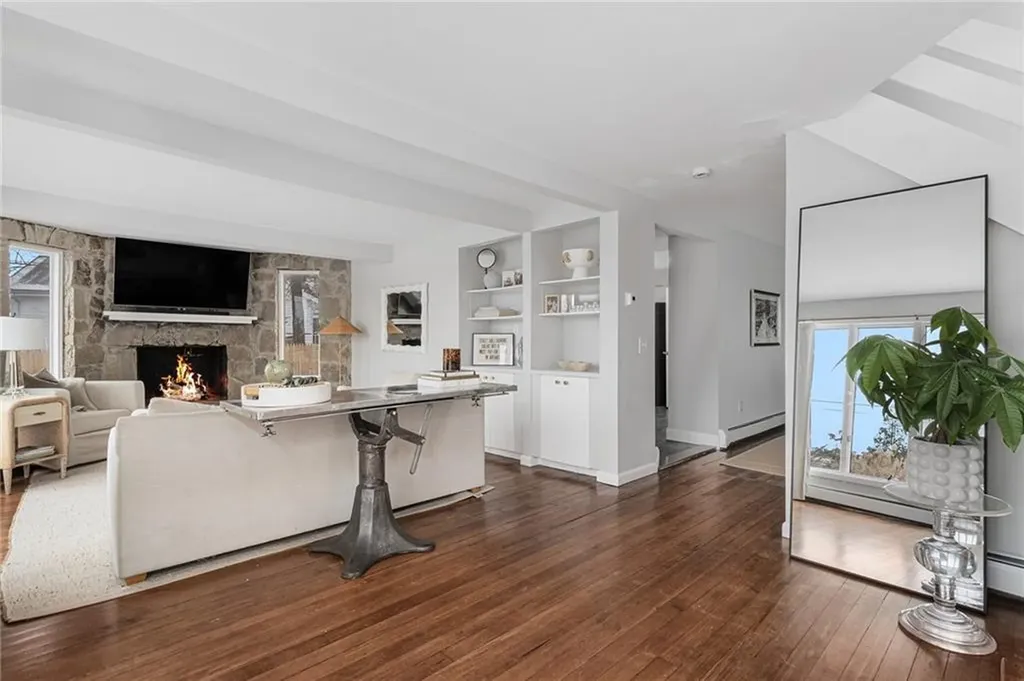 1705 Wampanoag Trail Barrington RI 02806