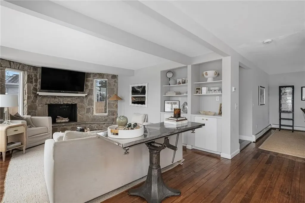 1705 Wampanoag Trail Barrington RI 02806