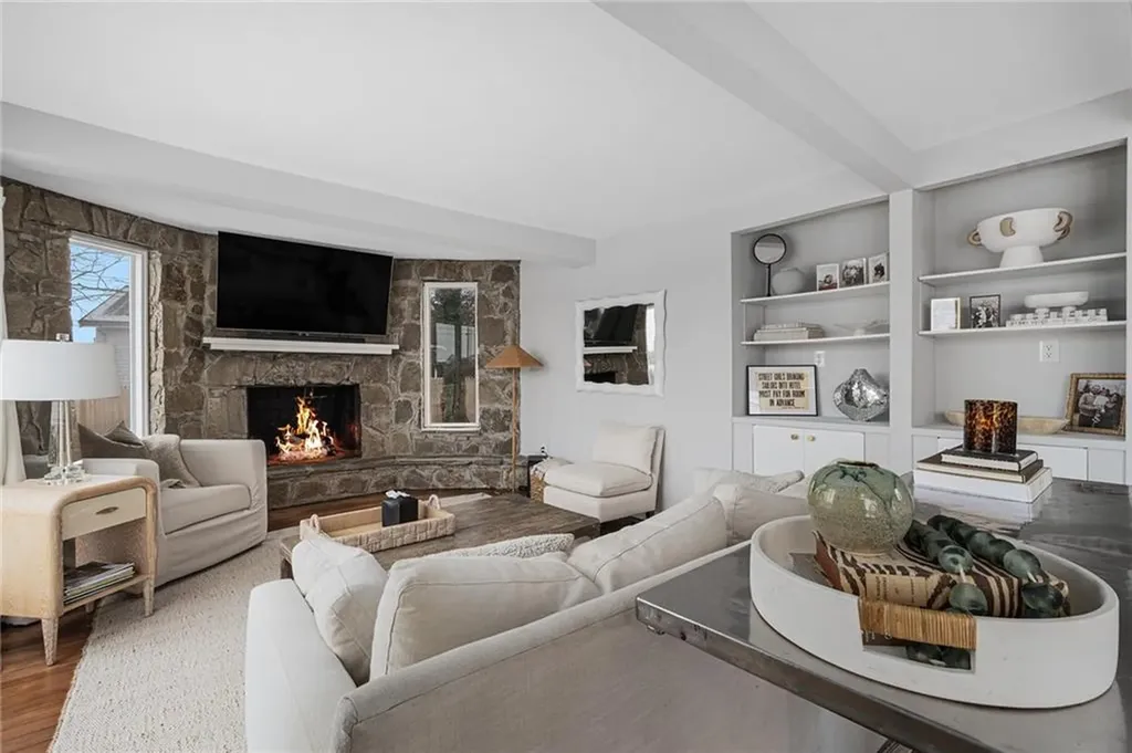 1705 Wampanoag Trail Barrington RI 02806