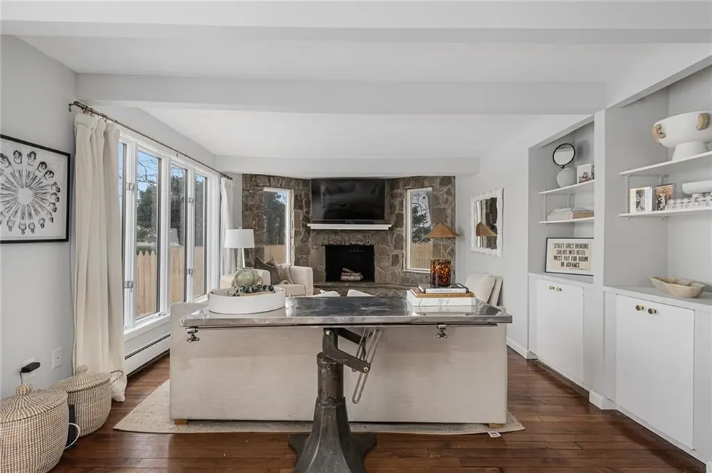 1705 Wampanoag Trail Barrington RI 02806