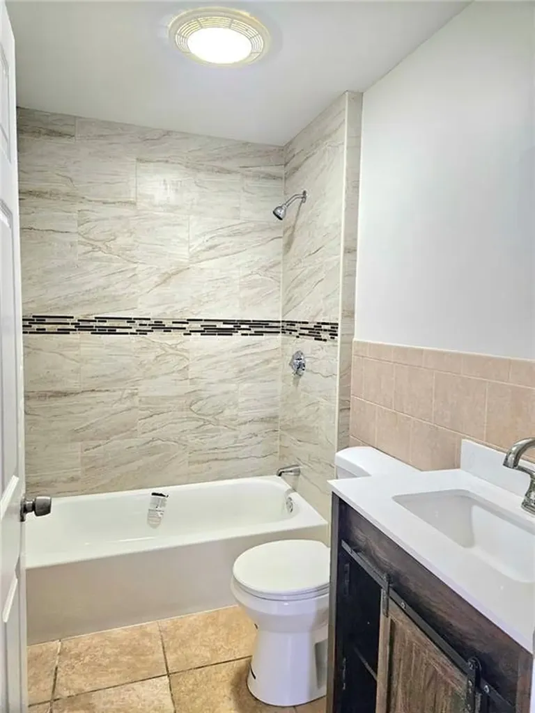 69 Courtland Street Providence RI 02909