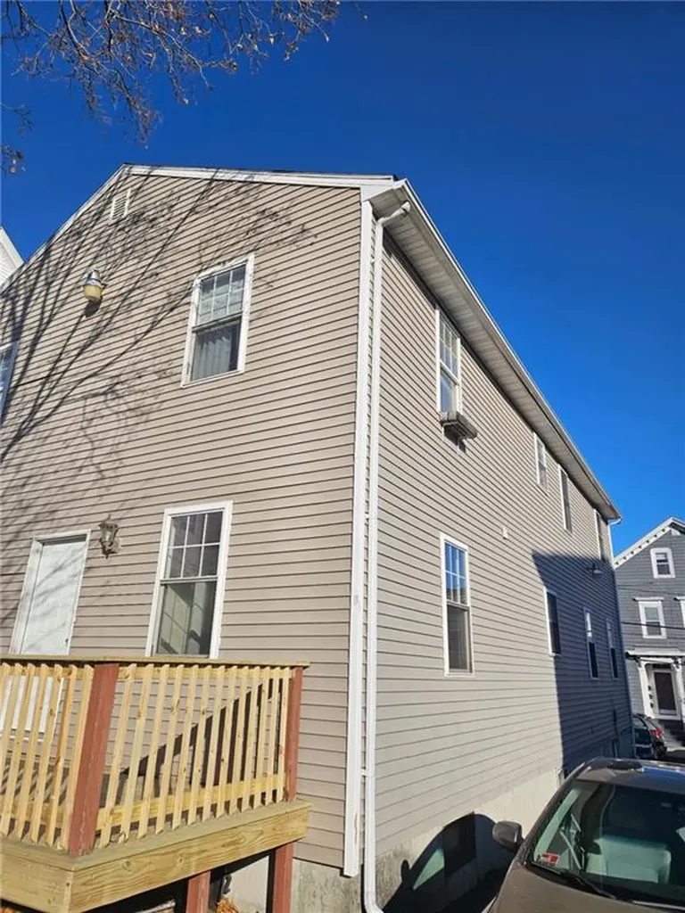 69 Courtland Street Providence RI 02909