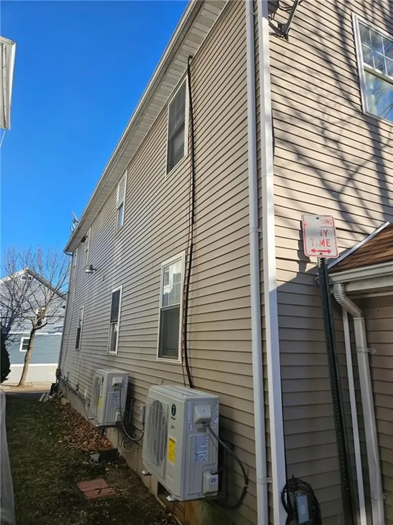 69 Courtland Street Providence RI 02909
