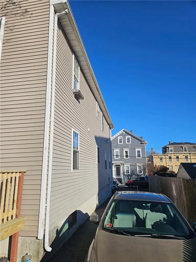 69 Courtland Street Providence RI 02909