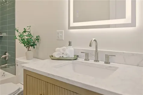 85 Bay View Avenue Bristol RI 02809