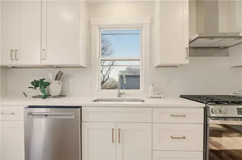 85 Bay View Avenue Bristol RI 02809