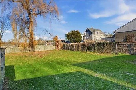 85 Bay View Avenue Bristol RI 02809