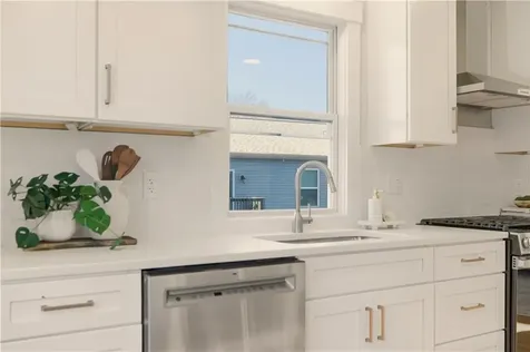 85 Bay View Avenue Bristol RI 02809