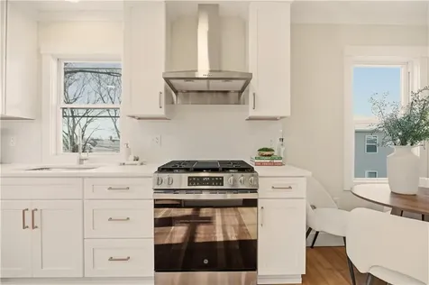 85 Bay View Avenue Bristol RI 02809