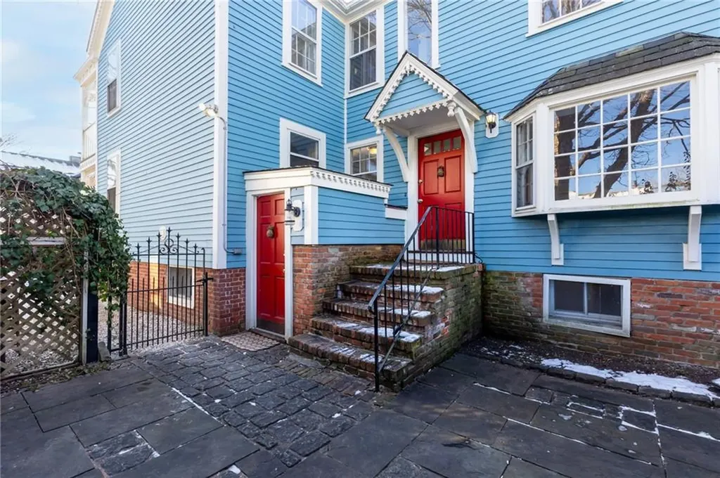 7 Cozzens Court Newport RI 02840