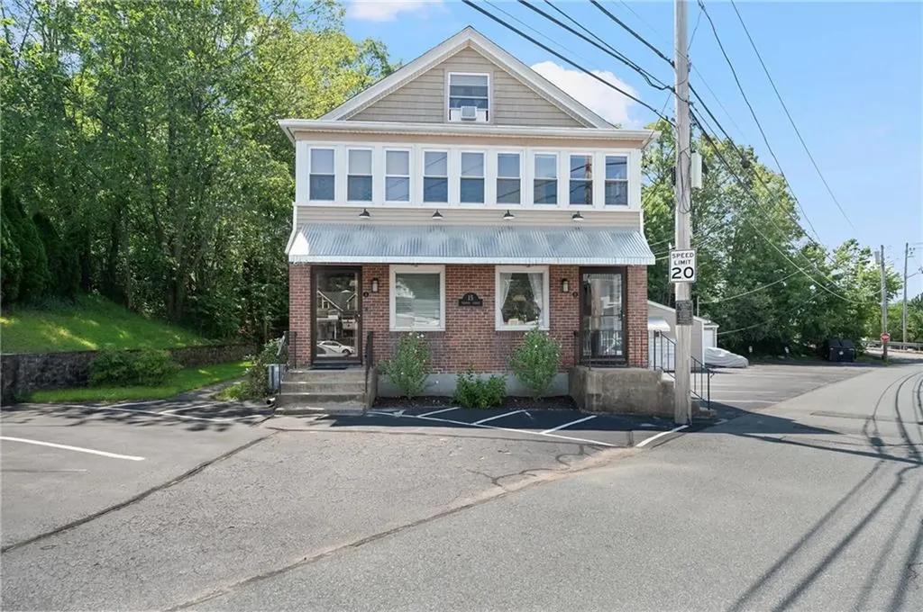 15 Thomas Street North Providence RI 02911