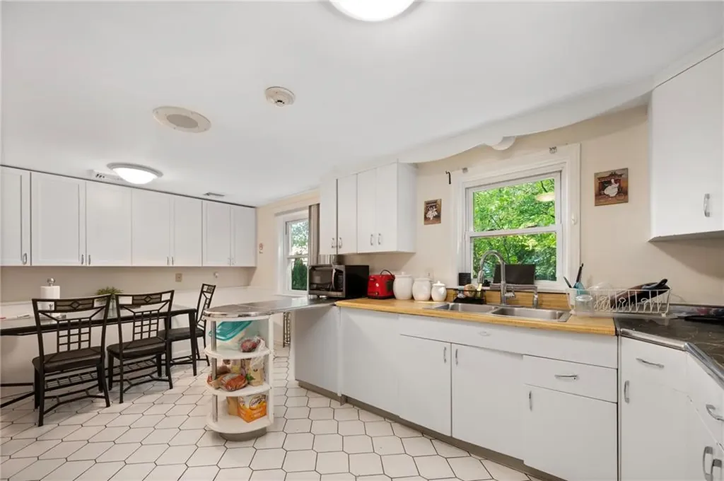 15 Thomas Street North Providence RI 02911