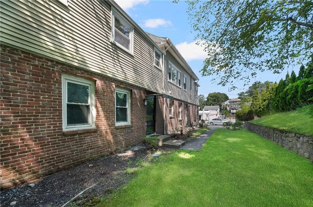 15 Thomas Street North Providence RI 02911