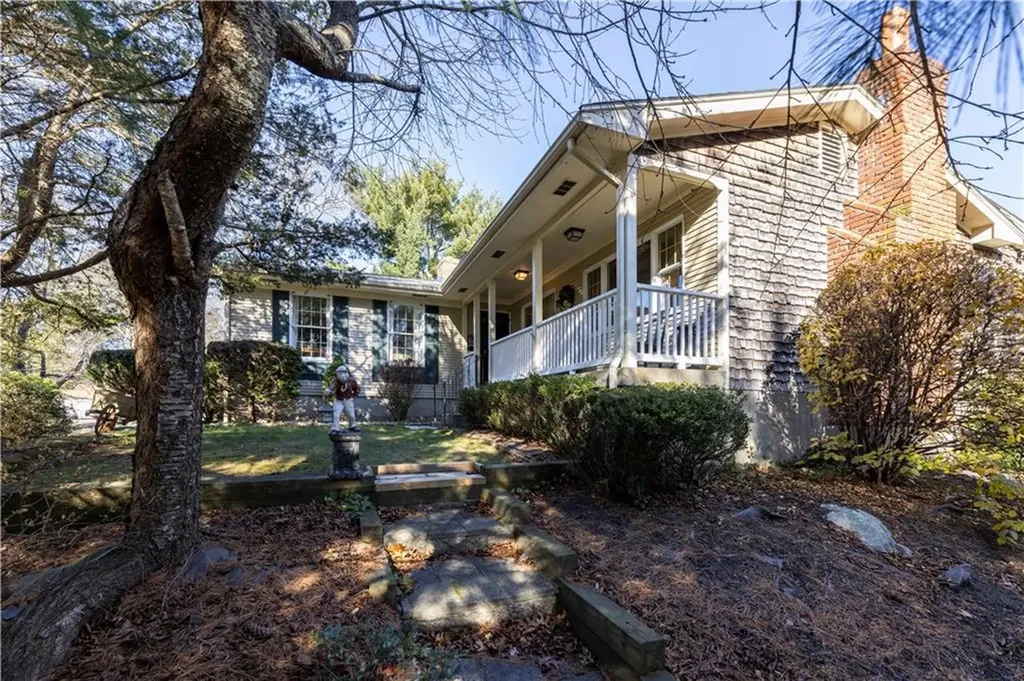 1037 Great Road Lincoln RI 02865