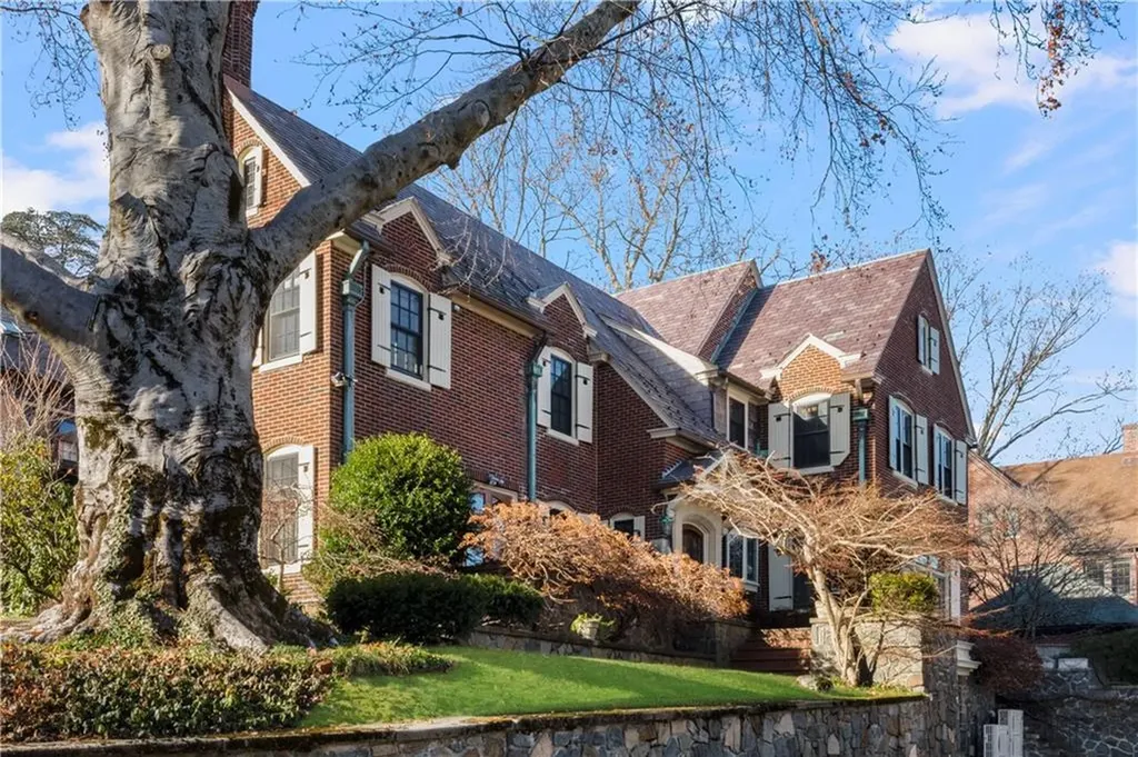 82 Freeman Parkway Providence RI 02906