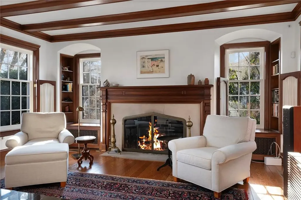 82 Freeman Parkway Providence RI 02906