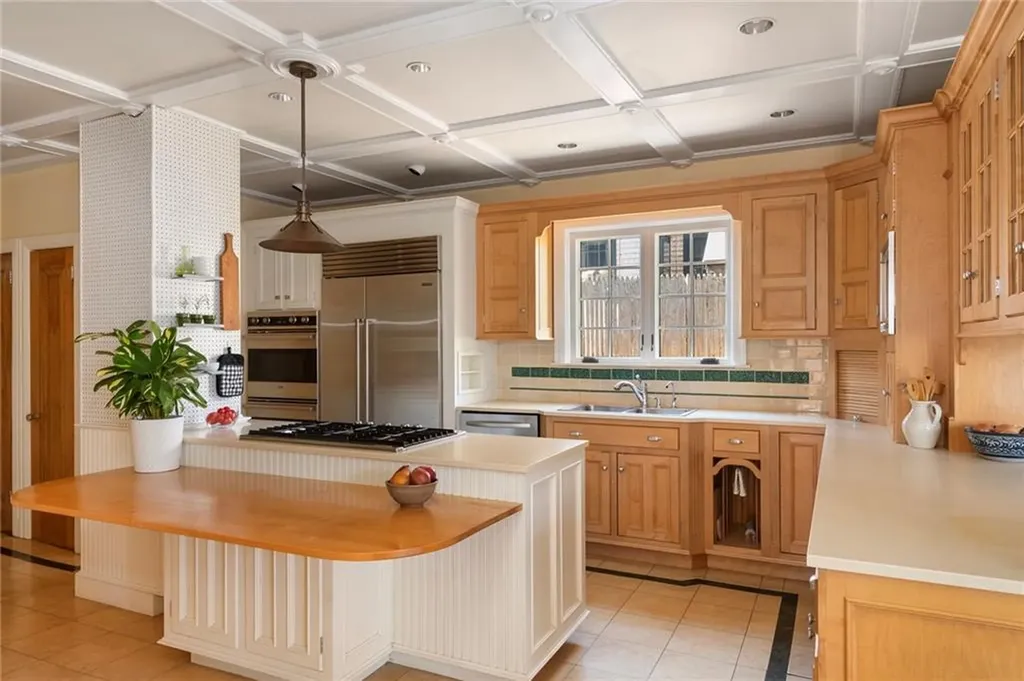82 Freeman Parkway Providence RI 02906