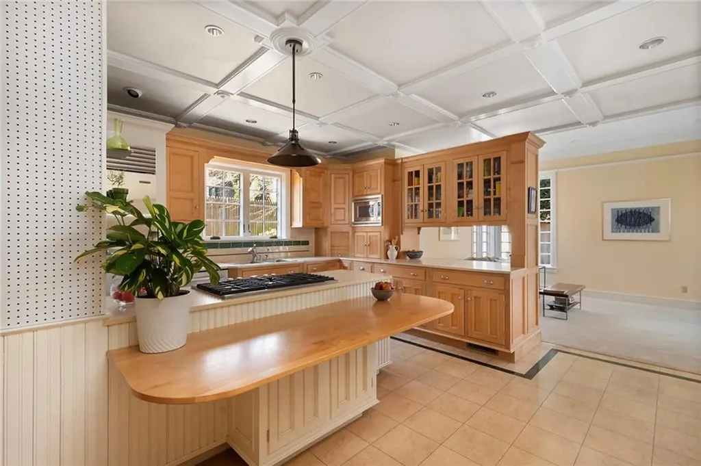 82 Freeman Parkway Providence RI 02906