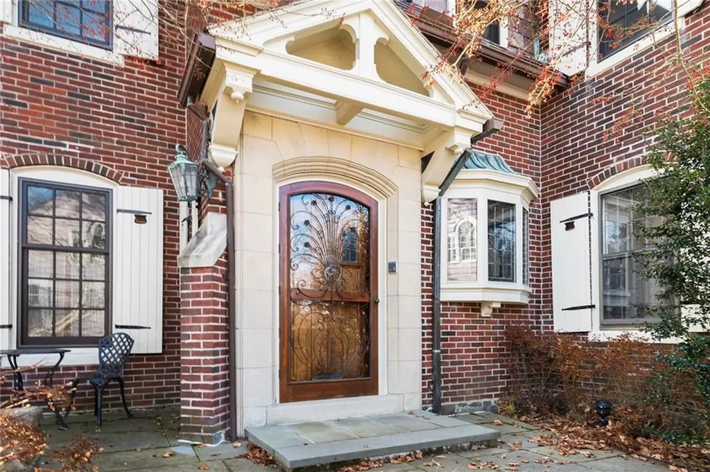 82 Freeman Parkway Providence RI 02906