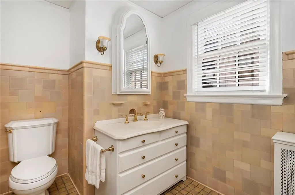 82 Freeman Parkway Providence RI 02906
