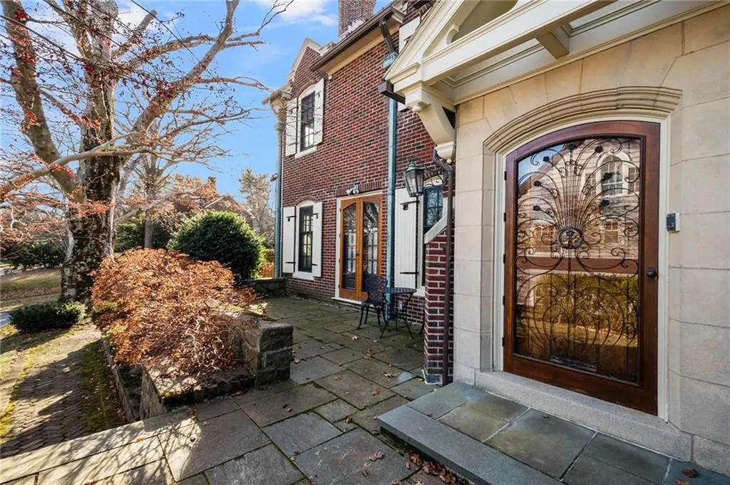 82 Freeman Parkway Providence RI 02906