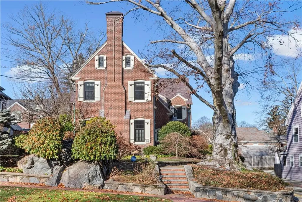 82 Freeman Parkway Providence RI 02906