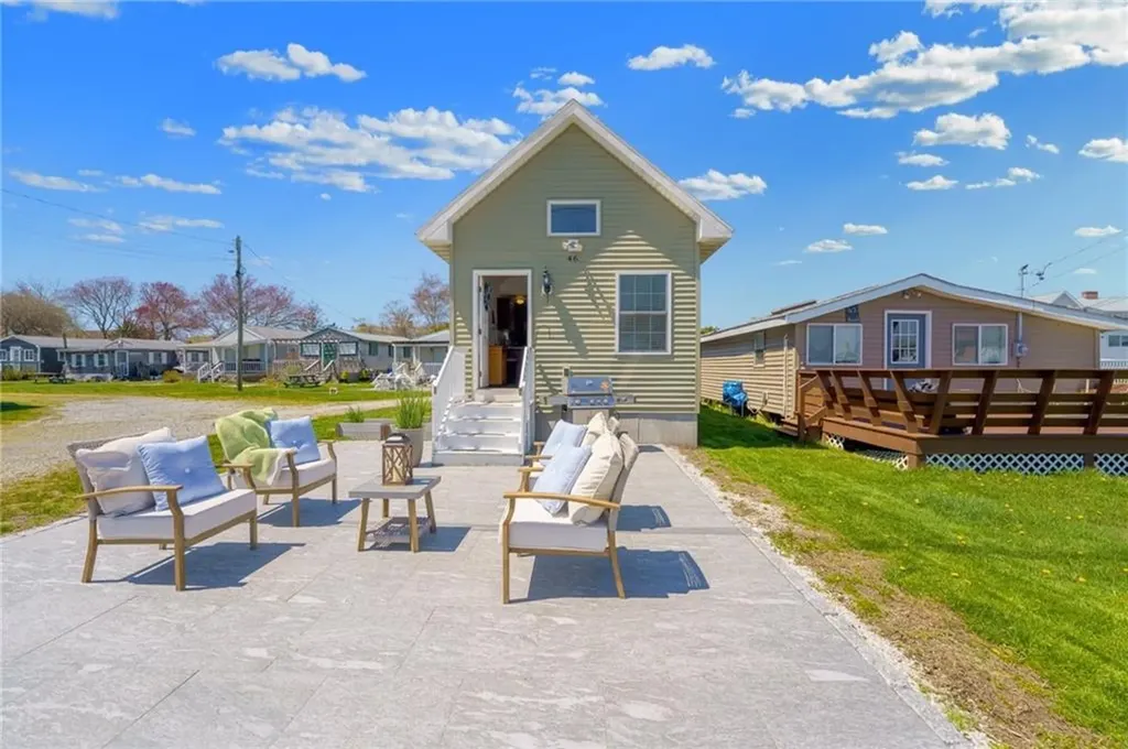 64 Burnside Avenue Narragansett RI 02882