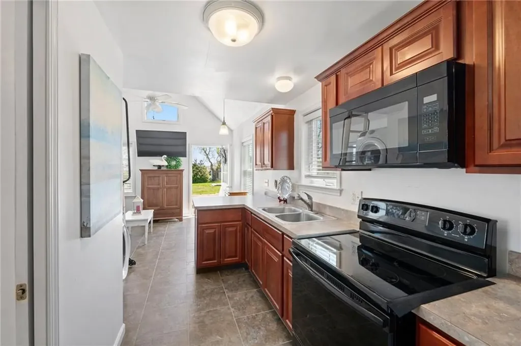 64 Burnside Avenue Narragansett RI 02882