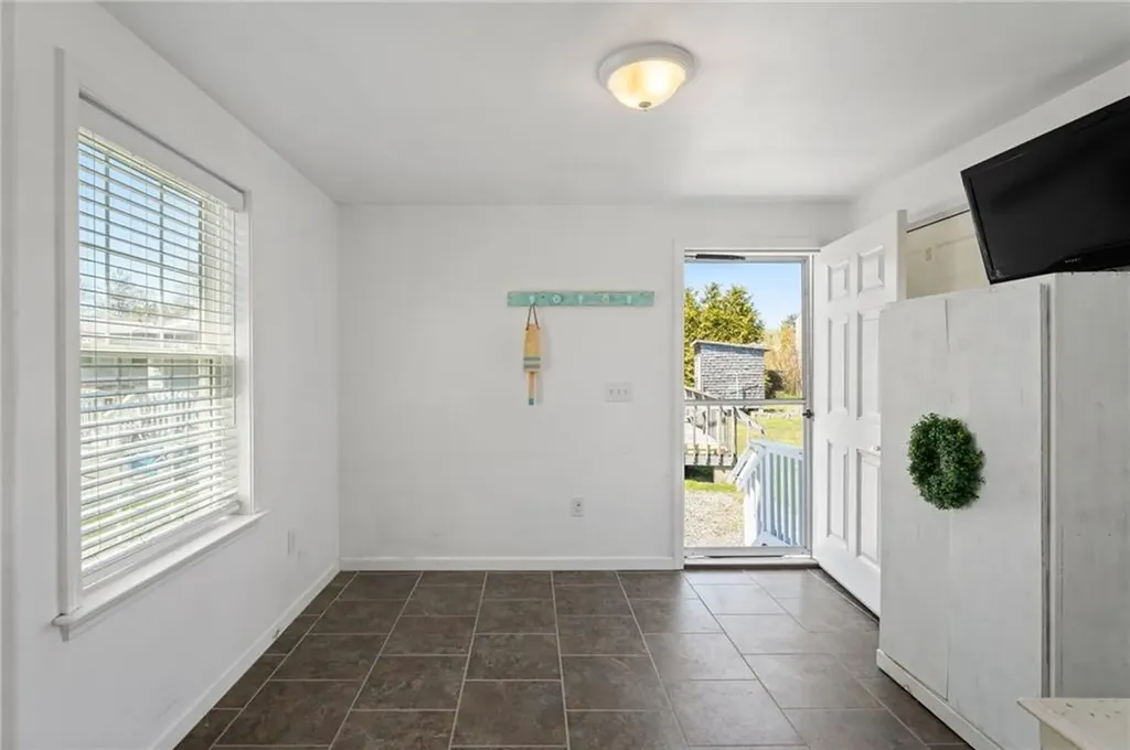 64 Burnside Avenue Narragansett RI 02882