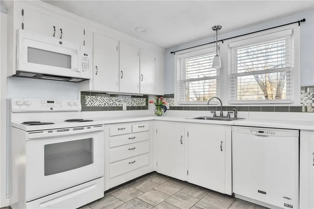 609 Point Judith Road Narragansett RI 02882